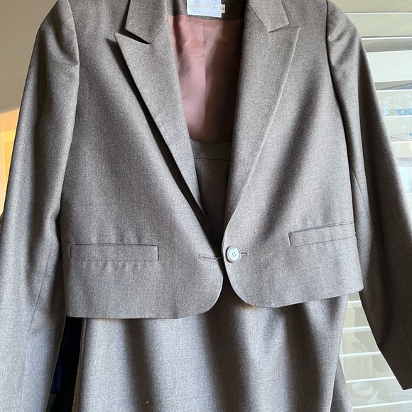 This is a dress suite perfect to come back to the office! Elegant, sober - Picture 2 of 3